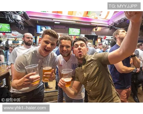 球迷文化的多维探讨:激情、归属感与全球化趋势下的球迷身份认同 球迷文化的多维探讨:激情、归属感与全球化趋势下的球迷身份认同